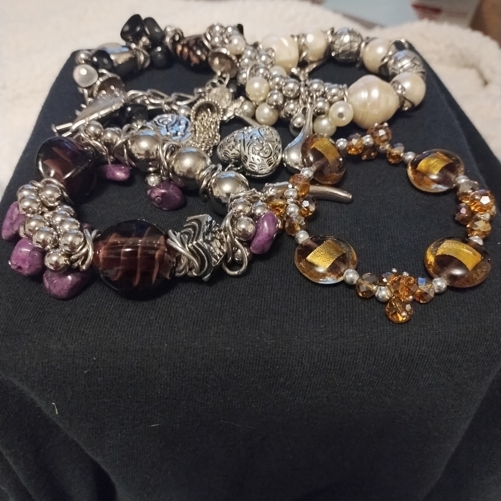 Set of 4 Vintage Chunky Bracelets - Picture 2 of 11